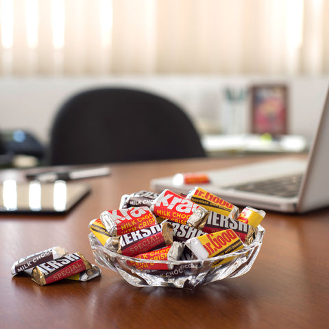 HERSHEY'S Miniatures Assorted Chocolate Candy Share Pack, 9.3 oz